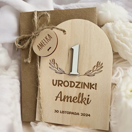 kartka-drewniana-personalizowana-urodziny-roczek.jpg